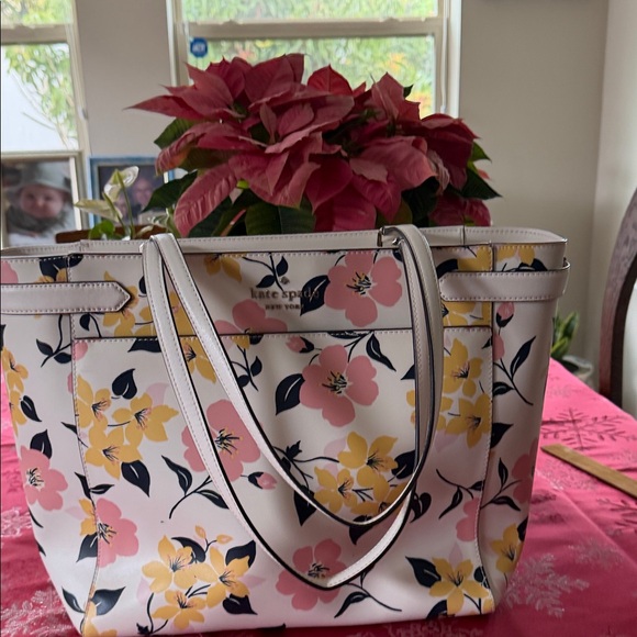 kate spade Handbags - Kate Spade Pink and Yellow Floral Tote zipper interior padded large compartment